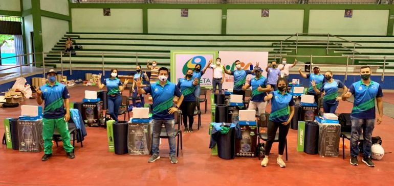 ENTREGADA DOTACIÓN E IMPLEMENTACIÓN A INSTRUCTORES DEPORTIVOS Y DE RECREACIÓN.