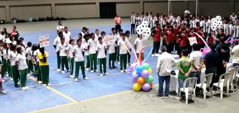 Granada se lució en inauguración de Intercolegiados