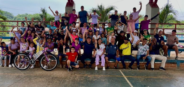 Mujeres empoderadas pedalearon en el municipio de Vista Hermosa para enviar un mensaje contundente