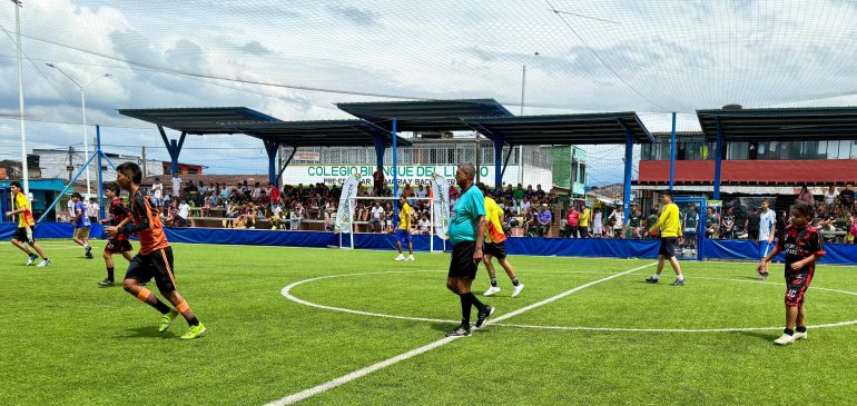 El programa de Centros de Desarrollo Juveniles de Idermeta celebró Festival de Fútbol ocho con más de 300 participantes