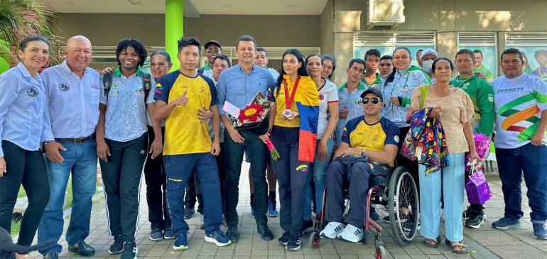 Caluroso recibimiento a la heroína paralímpica metense,Xiomara Saldarriaga