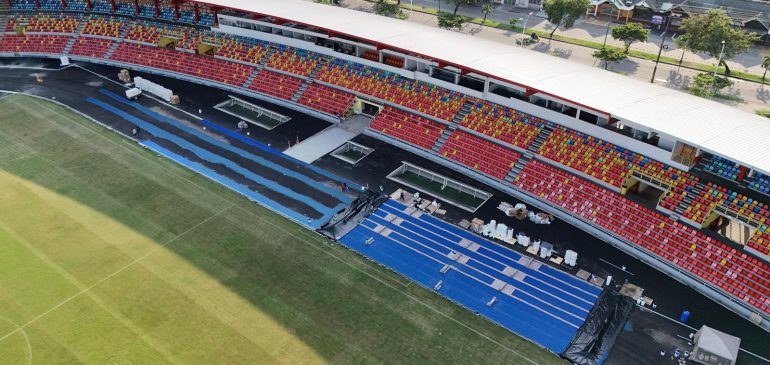 Inició la instalación del tapete de la pista de atletismo en el Bello Horizonte Rey Pelé