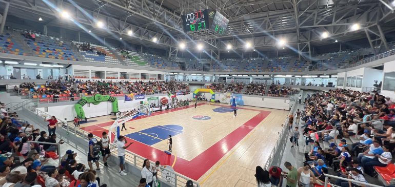 Ante más de 2.000 hinchas se presentó oficialmente el equipo de baloncesto Caimanes del Llano
