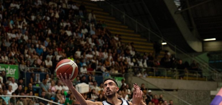 “Caimanes hoy se juega la vida” Jaime Ortiz, técnico del equipo de baloncesto llanero